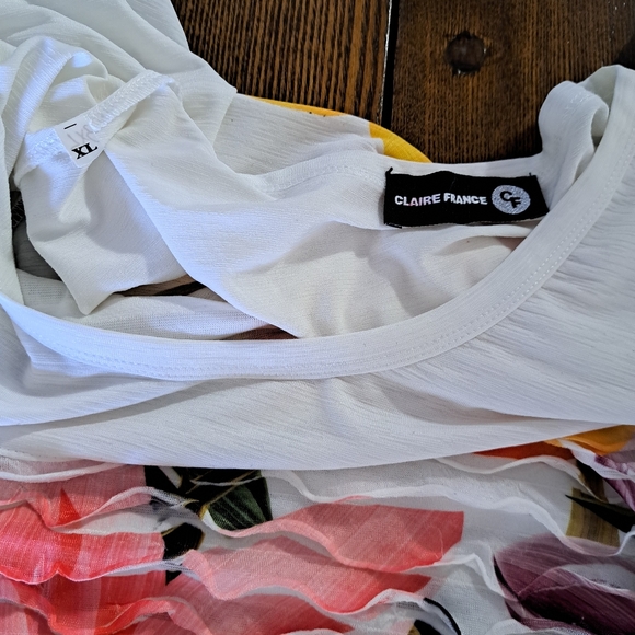 Polyester, tropical print top from Claire France. It has 3/4 sleeves and is size - Picture 4 of 4